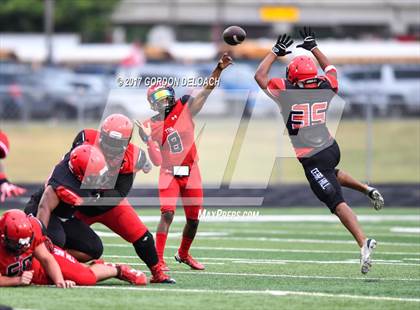 Thumbnail 3 in Cedar Hill Spring Game photogallery.