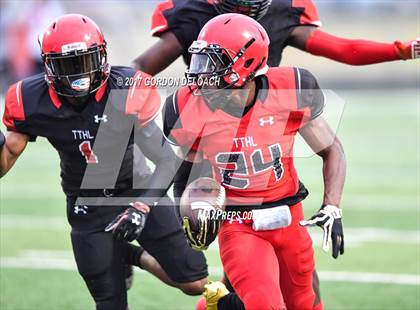 Thumbnail 2 in Cedar Hill Spring Game photogallery.