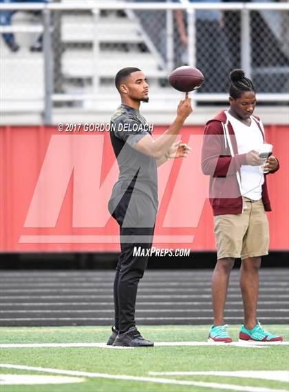 Thumbnail 3 in Cedar Hill Spring Game photogallery.