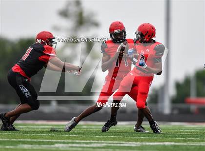Thumbnail 3 in Cedar Hill Spring Game photogallery.