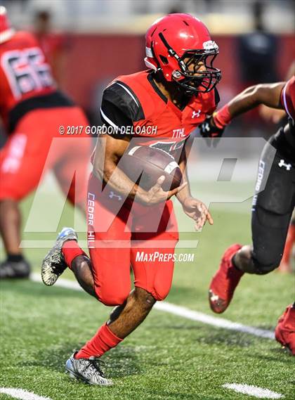 Thumbnail 3 in Cedar Hill Spring Game photogallery.