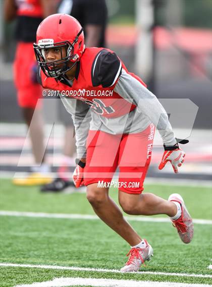 Thumbnail 2 in Cedar Hill Spring Game photogallery.