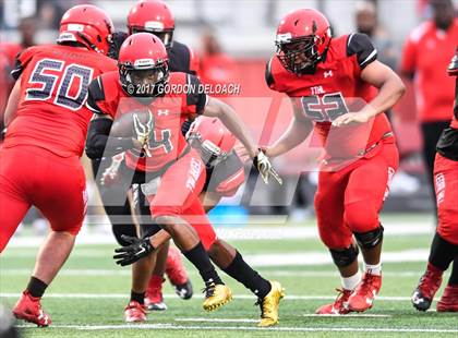Thumbnail 3 in Cedar Hill Spring Game photogallery.