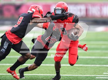 Thumbnail 2 in Cedar Hill Spring Game photogallery.