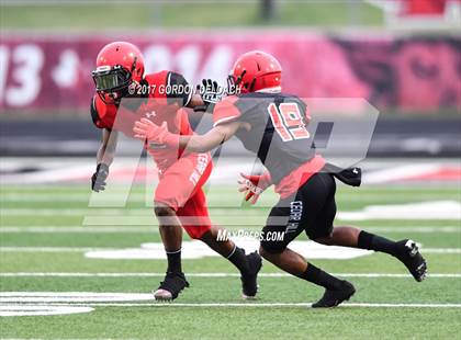Thumbnail 2 in Cedar Hill Spring Game photogallery.