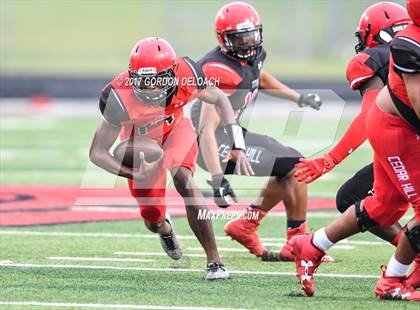 Thumbnail 2 in Cedar Hill Spring Game photogallery.