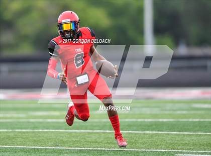 Thumbnail 3 in Cedar Hill Spring Game photogallery.