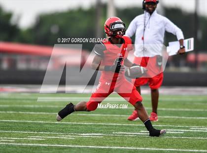 Thumbnail 3 in Cedar Hill Spring Game photogallery.
