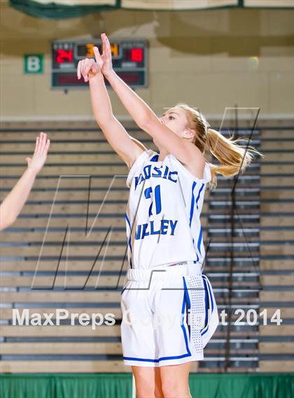 Thumbnail 1 in Hoosic Valley vs. Northern Adirondack (NYSPHSAA Class C Regional Final) photogallery.