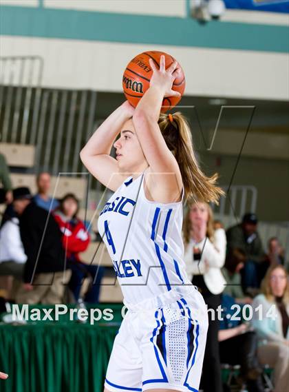 Thumbnail 1 in Hoosic Valley vs. Northern Adirondack (NYSPHSAA Class C Regional Final) photogallery.