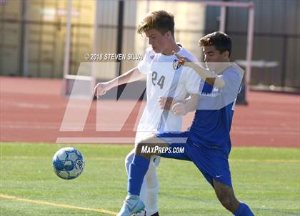 Thumbnail 2 in Rancho Bernardo vs. Santana (Grossmont Holiday Tournament) photogallery.