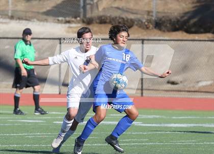 Thumbnail 2 in Rancho Bernardo vs. Santana (Grossmont Holiday Tournament) photogallery.