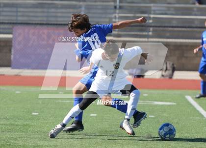 Thumbnail 2 in Rancho Bernardo vs. Santana (Grossmont Holiday Tournament) photogallery.