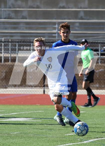 Thumbnail 3 in Rancho Bernardo vs. Santana (Grossmont Holiday Tournament) photogallery.
