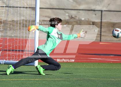 Thumbnail 2 in Rancho Bernardo vs. Santana (Grossmont Holiday Tournament) photogallery.