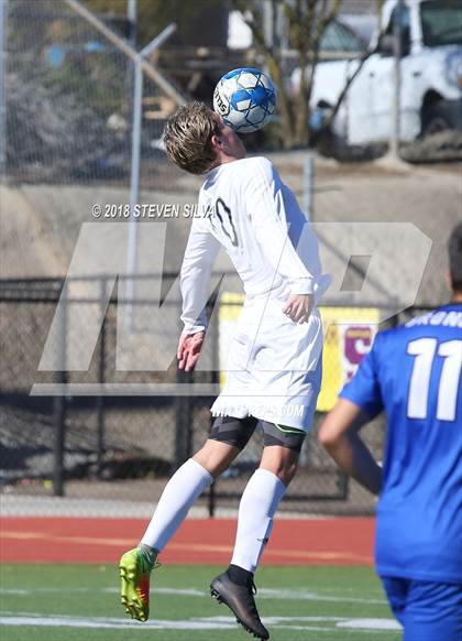 Thumbnail 2 in Rancho Bernardo vs. Santana (Grossmont Holiday Tournament) photogallery.