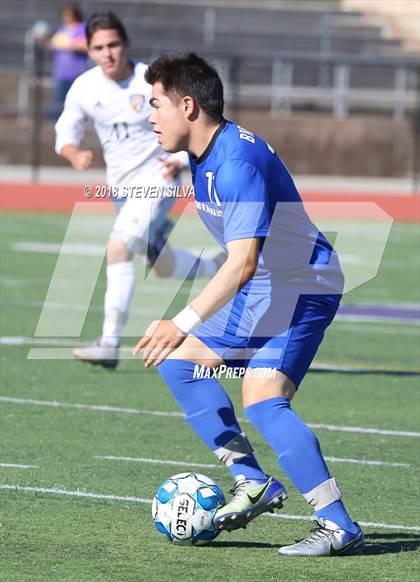 Thumbnail 2 in Rancho Bernardo vs. Santana (Grossmont Holiday Tournament) photogallery.