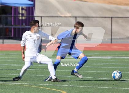 Thumbnail 2 in Rancho Bernardo vs. Santana (Grossmont Holiday Tournament) photogallery.