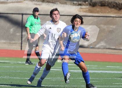 Thumbnail 3 in Rancho Bernardo vs. Santana (Grossmont Holiday Tournament) photogallery.