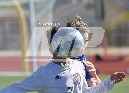 Thumbnail 2 in Rancho Bernardo vs. Santana (Grossmont Holiday Tournament) photogallery.