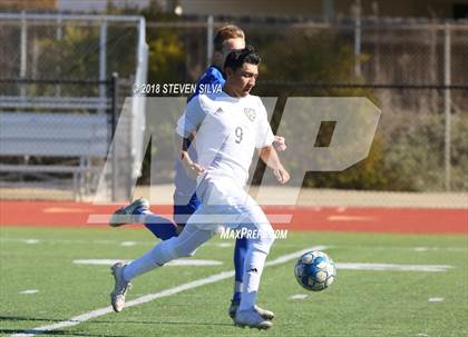 Thumbnail 2 in Rancho Bernardo vs. Santana (Grossmont Holiday Tournament) photogallery.