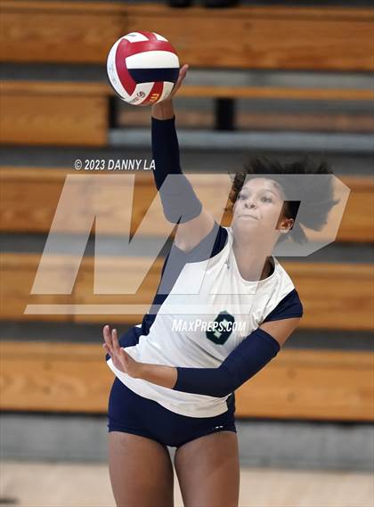 Thumbnail 2 in Bishop McNamara vs Flint Hill (Tiger Paws Invitational) photogallery.