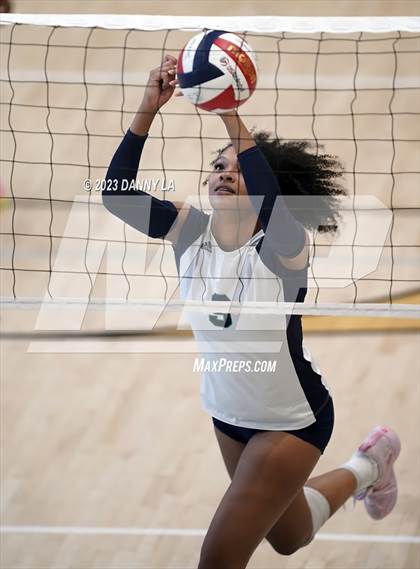 Thumbnail 2 in Bishop McNamara vs Flint Hill (Tiger Paws Invitational) photogallery.