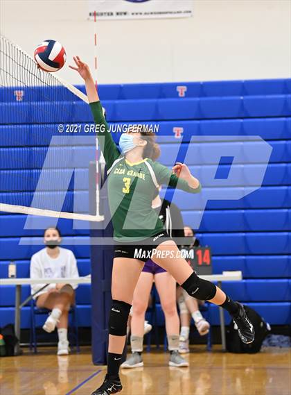 Thumbnail 2 in Albany vs Casa Grande (Tamalpais Tournament) photogallery.