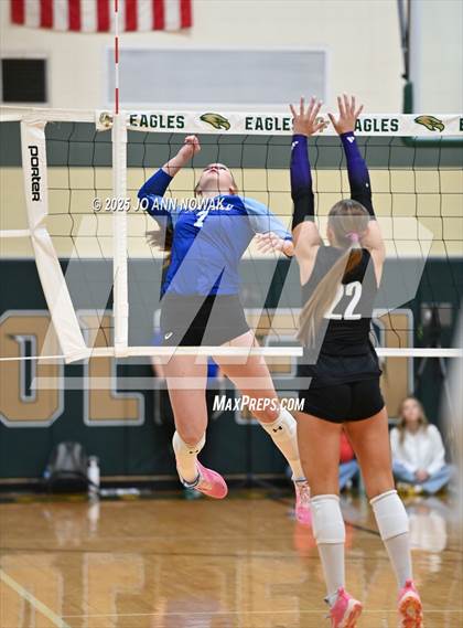 Thumbnail 3 in Barbers Hill vs. College Station (UIL 5A D1 Area Playoff) photogallery.