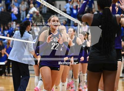 Thumbnail 1 in Barbers Hill vs. College Station (UIL 5A D1 Area Playoff) photogallery.