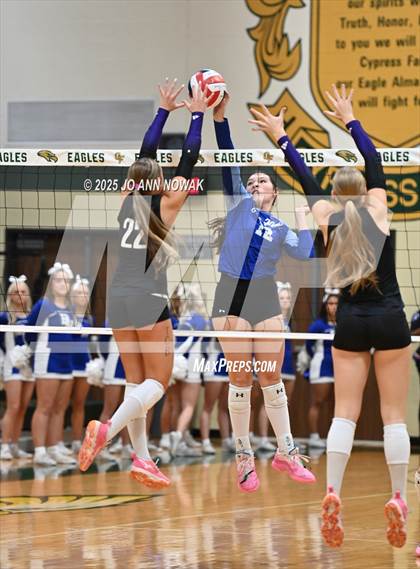 Thumbnail 3 in Barbers Hill vs. College Station (UIL 5A D1 Area Playoff) photogallery.