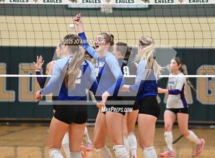 Thumbnail 1 in Barbers Hill vs. College Station (UIL 5A D1 Area Playoff) photogallery.