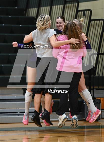 Thumbnail 1 in Barbers Hill vs. College Station (UIL 5A D1 Area Playoff) photogallery.