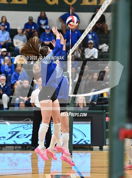 Thumbnail 2 in Barbers Hill vs. College Station (UIL 5A D1 Area Playoff) photogallery.