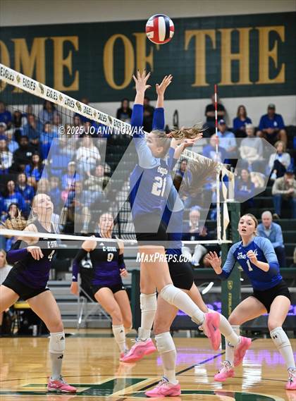 Thumbnail 2 in Barbers Hill vs. College Station (UIL 5A D1 Area Playoff) photogallery.