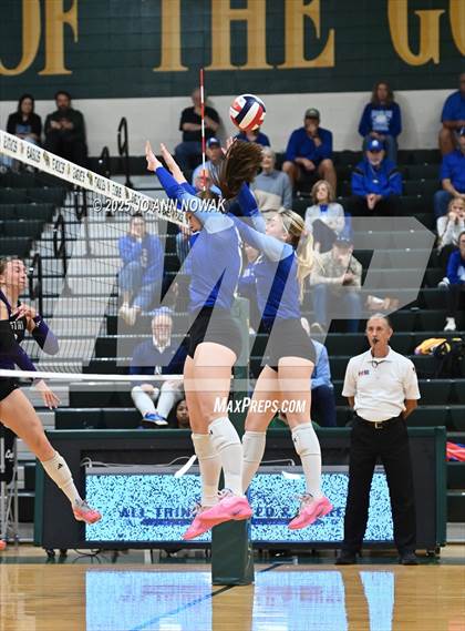 Thumbnail 3 in Barbers Hill vs. College Station (UIL 5A D1 Area Playoff) photogallery.