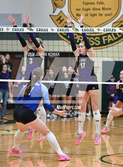 Thumbnail 2 in Barbers Hill vs. College Station (UIL 5A D1 Area Playoff) photogallery.