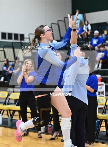 Thumbnail 3 in Barbers Hill vs. College Station (UIL 5A D1 Area Playoff) photogallery.