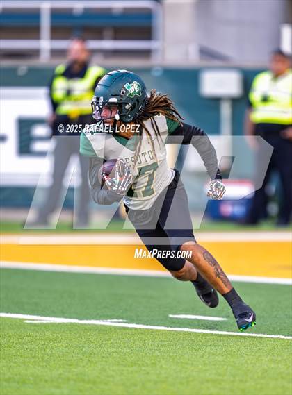 Thumbnail 1 in DeSoto vs. Willis (UIL 6A D2 Football Quarterfinals) photogallery.