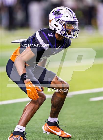 Thumbnail 2 in DeSoto vs. Willis (UIL 6A D2 Football Quarterfinals) photogallery.