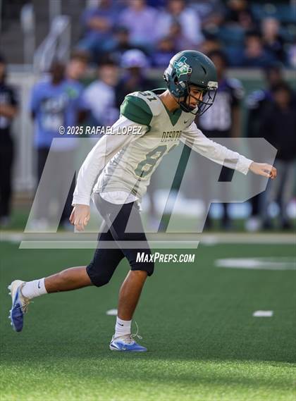 Thumbnail 2 in DeSoto vs. Willis (UIL 6A D2 Football Quarterfinals) photogallery.