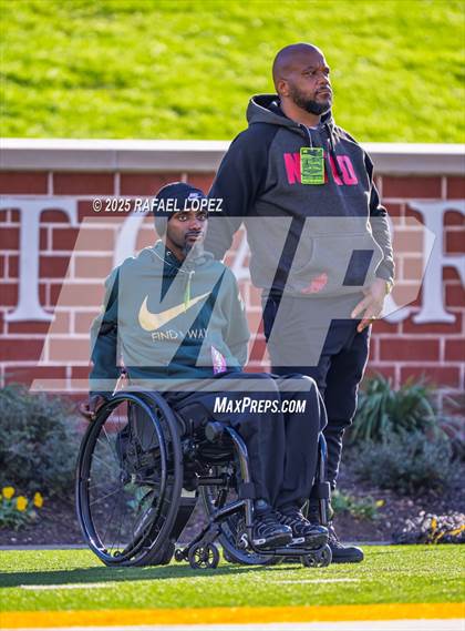 Thumbnail 2 in DeSoto vs. Willis (UIL 6A D2 Football Quarterfinals) photogallery.