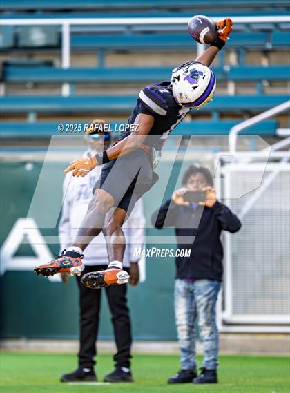 Thumbnail 1 in DeSoto vs. Willis (UIL 6A D2 Football Quarterfinals) photogallery.