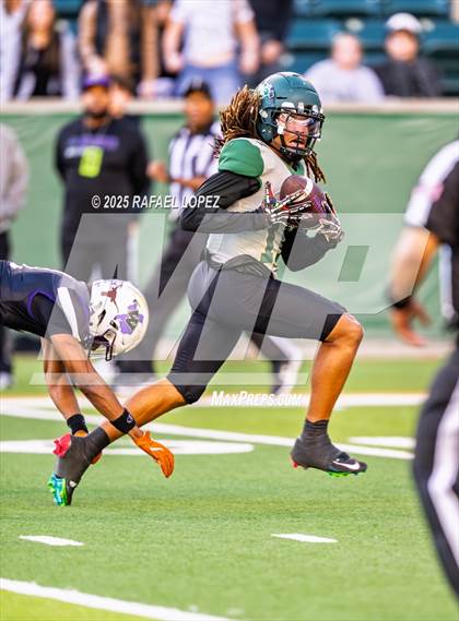 Thumbnail 3 in DeSoto vs. Willis (UIL 6A D2 Football Quarterfinals) photogallery.
