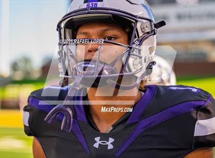 Thumbnail 1 in DeSoto vs. Willis (UIL 6A D2 Football Quarterfinals) photogallery.