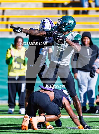 Thumbnail 2 in DeSoto vs. Willis (UIL 6A D2 Football Quarterfinals) photogallery.