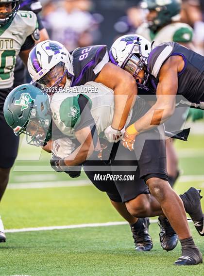 Thumbnail 1 in DeSoto vs. Willis (UIL 6A D2 Football Quarterfinals) photogallery.