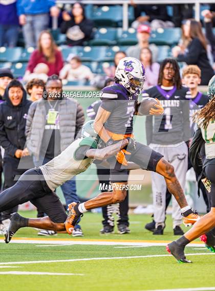 Thumbnail 3 in DeSoto vs. Willis (UIL 6A D2 Football Quarterfinals) photogallery.