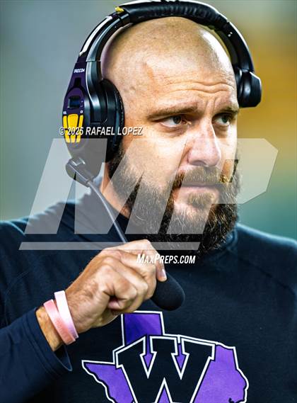 Thumbnail 1 in DeSoto vs. Willis (UIL 6A D2 Football Quarterfinals) photogallery.