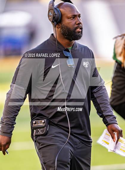 Thumbnail 3 in DeSoto vs. Willis (UIL 6A D2 Football Quarterfinals) photogallery.